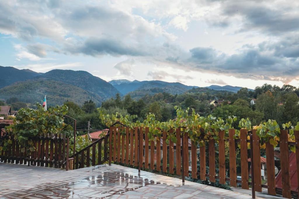Duvaro Guesthouse Raduil ภายนอก รูปภาพ