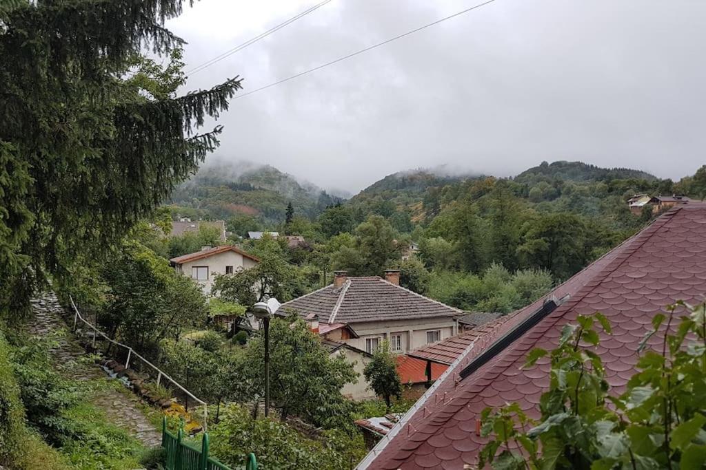 Duvaro Guesthouse Raduil ภายนอก รูปภาพ